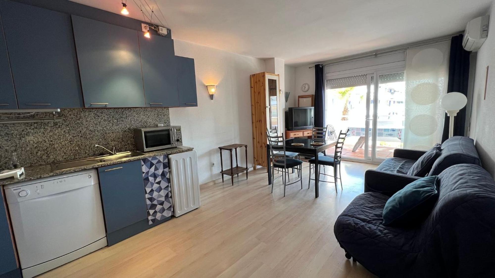 Apartamento Bonito Piso En Con Piscina Y Parking Rosas