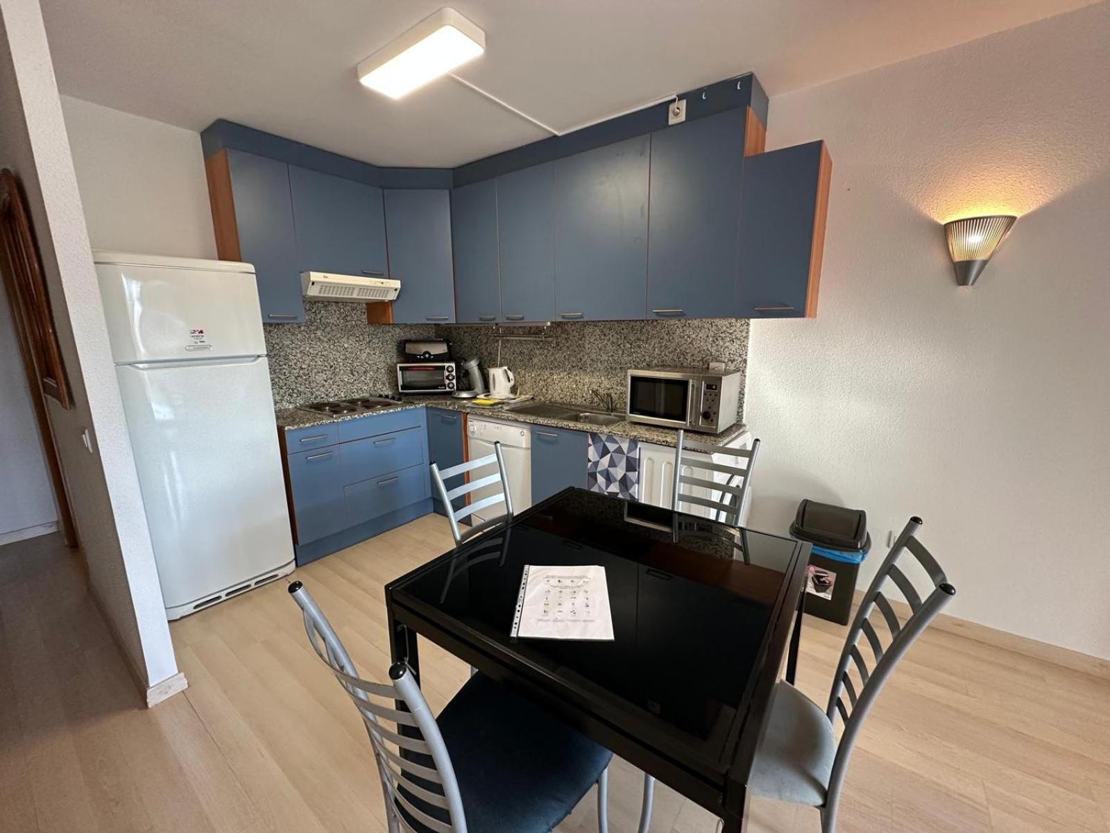 Apartamento Bonito Piso En Con Piscina Y Parking Rosas