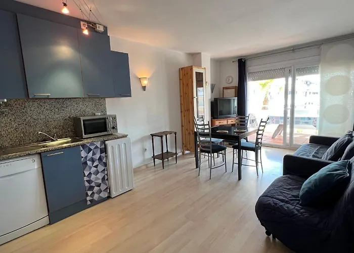Bonito Piso En Roses Con Piscina Y Parking Av-66