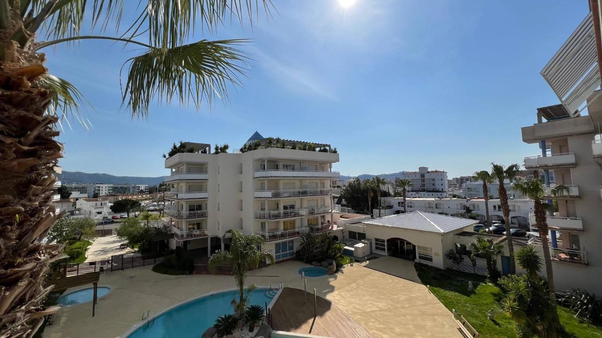 Bonito Piso En Con Piscina Y Parking Av-66